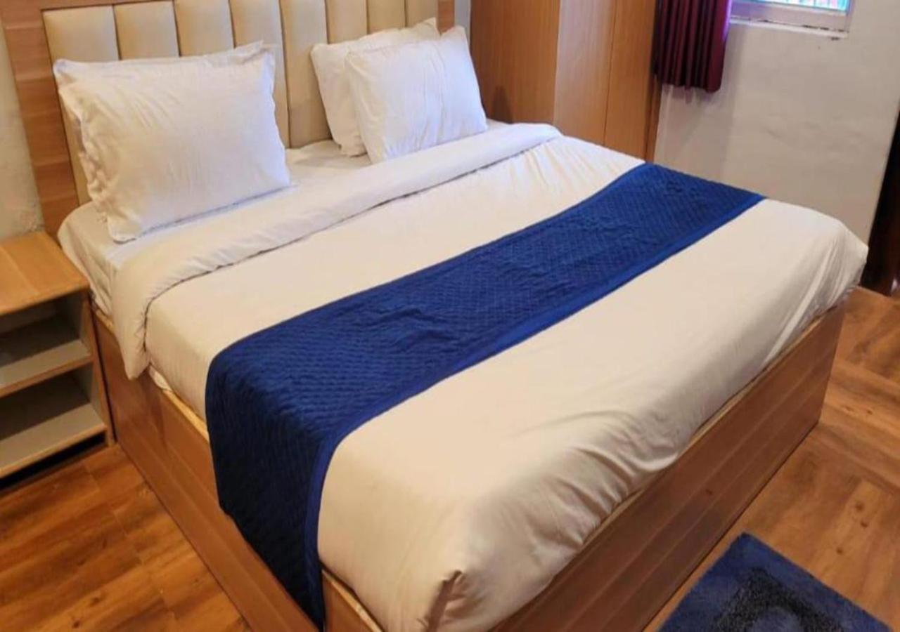 The Swastik Hotel & Resorts And Garden Vrindavan Bagian luar foto